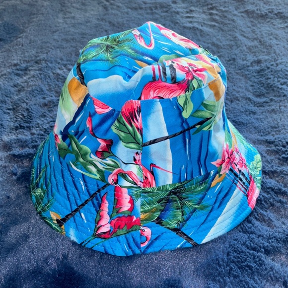 Reversable Tropical Flamingo Blue/Solid Black Unisex Bucket Hat - Picture 1 of 3